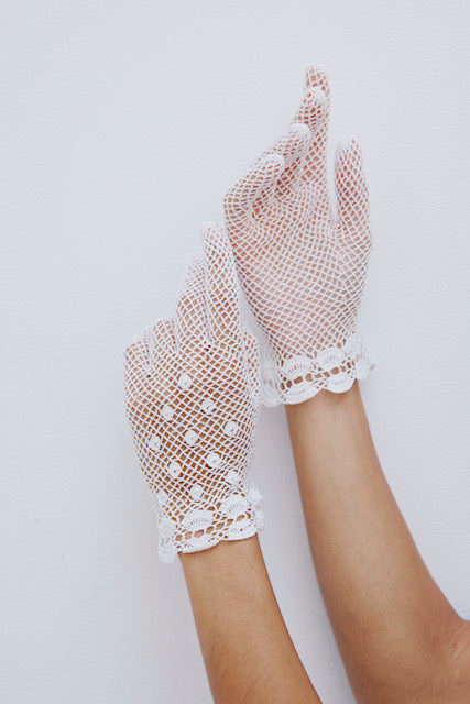 Antique Gloves White